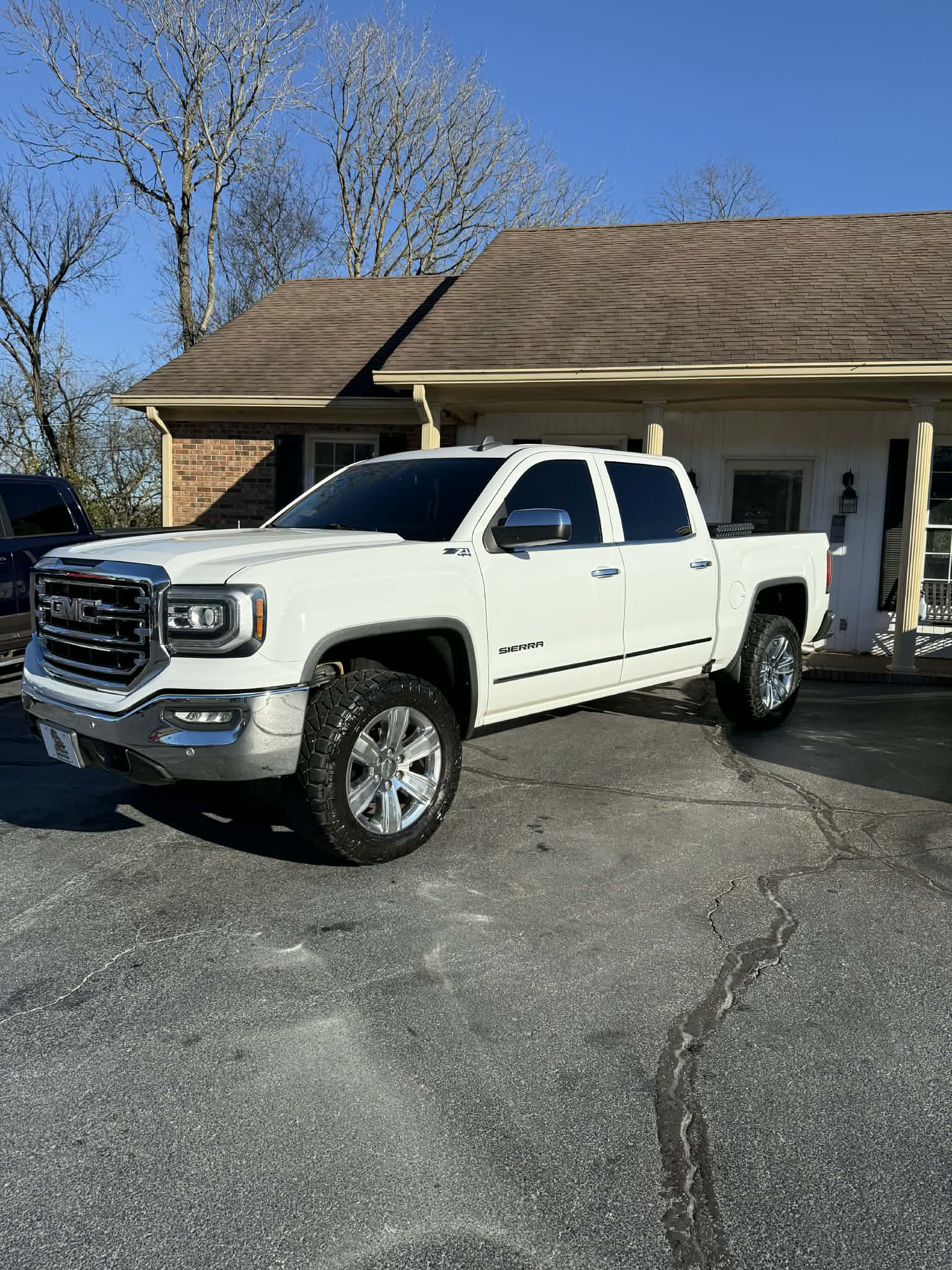 
								2017 GMC Sierra SLT full									